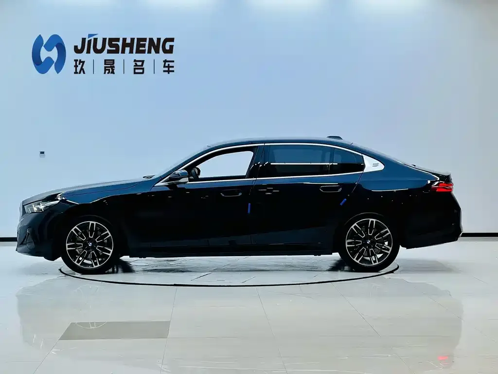 BMW 5 Series — фото 10