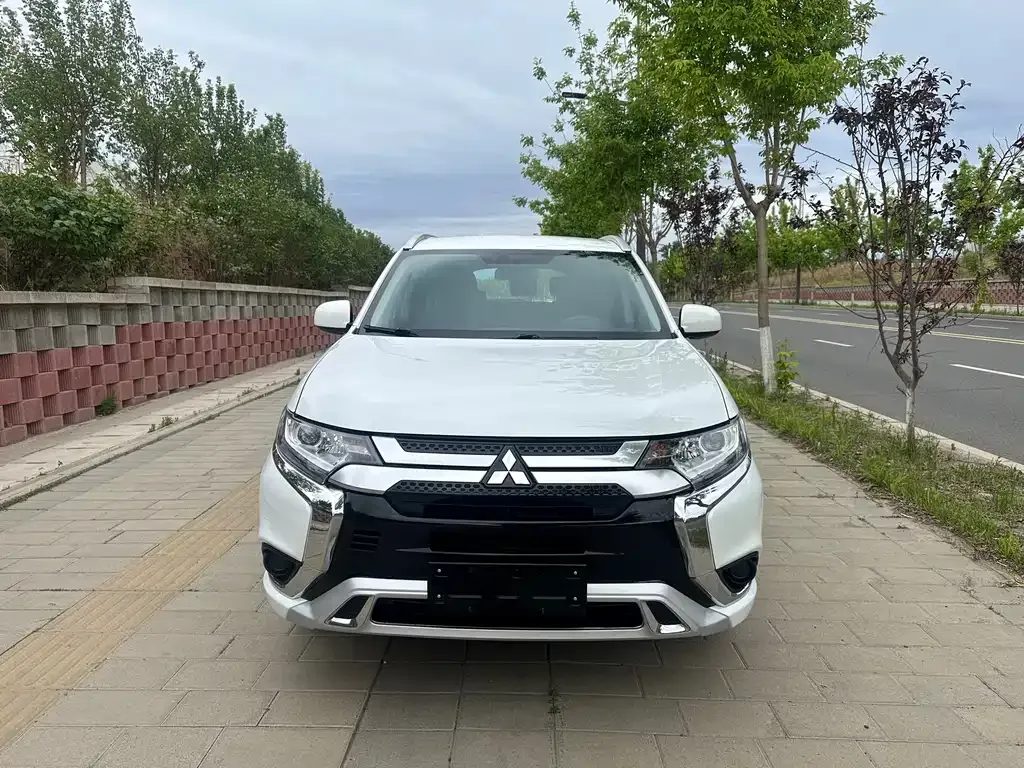 Mitsubishi Outlander — фото 9