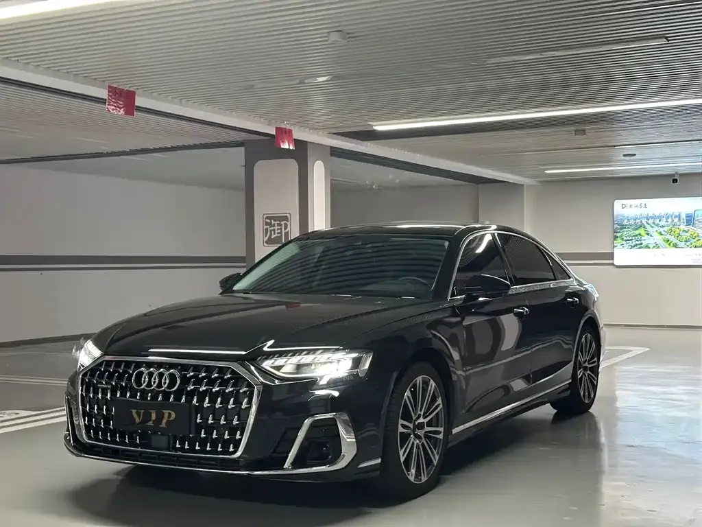 Audi A8 — фото 1