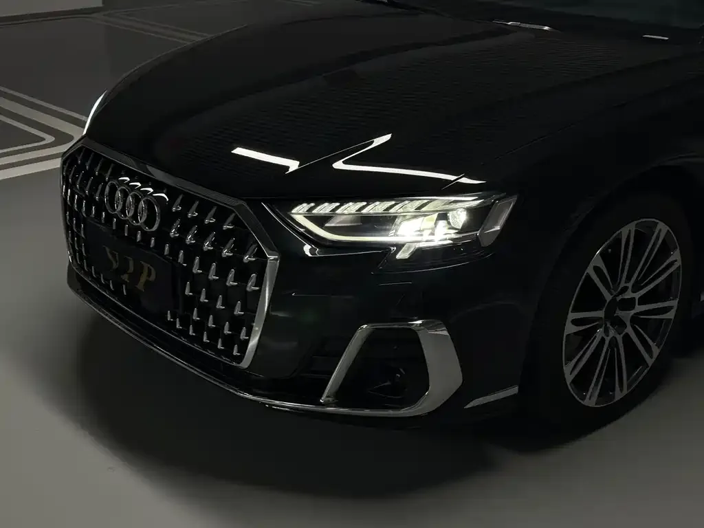 Audi A8 — фото 2