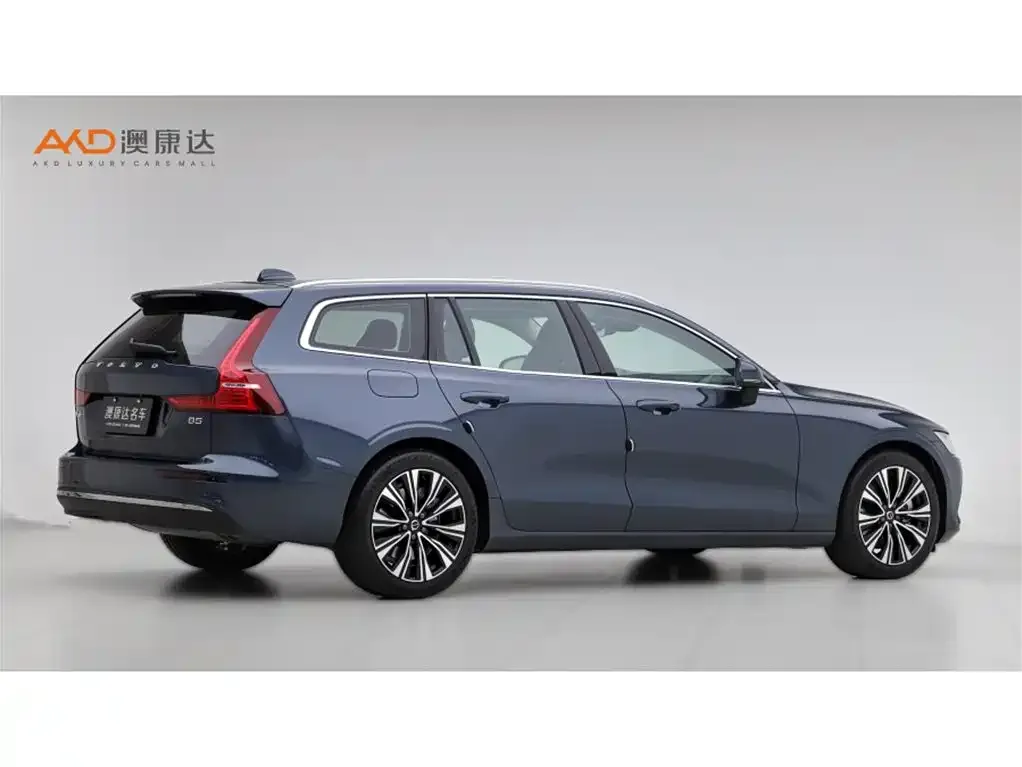 Volvo V60 2023 из CN, фото 5