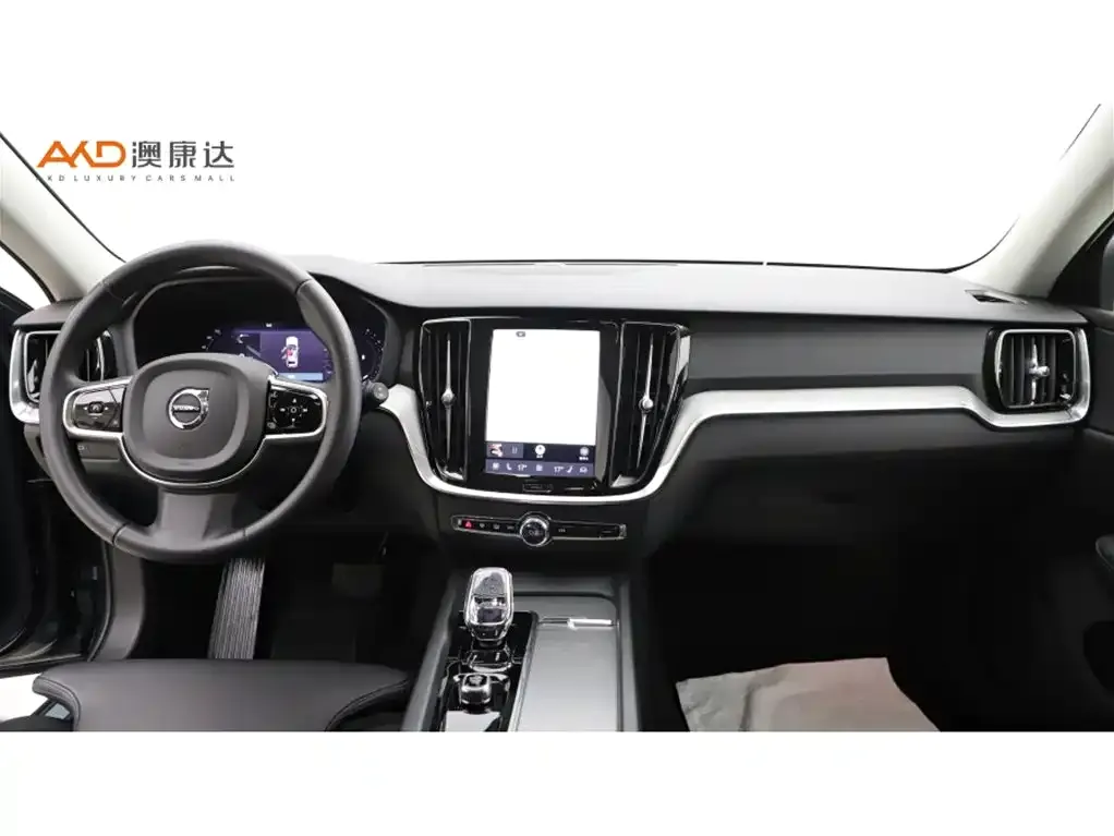 Volvo V60 2023 из CN, фото 4
