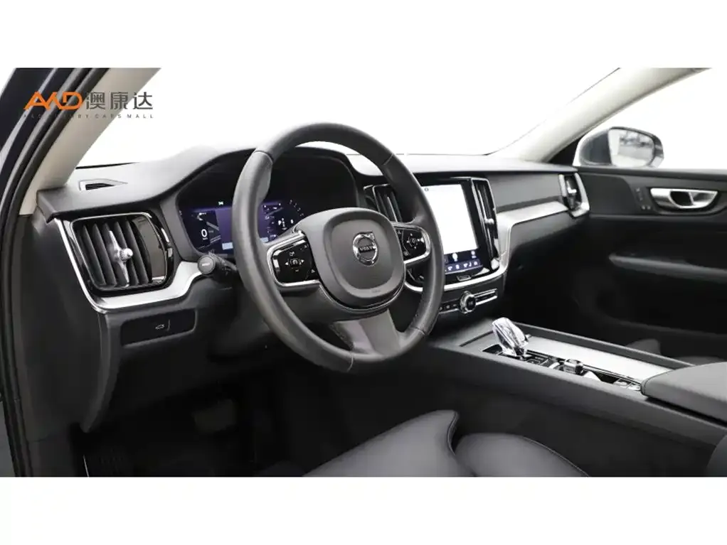 Volvo V60 2023 из CN, фото 2