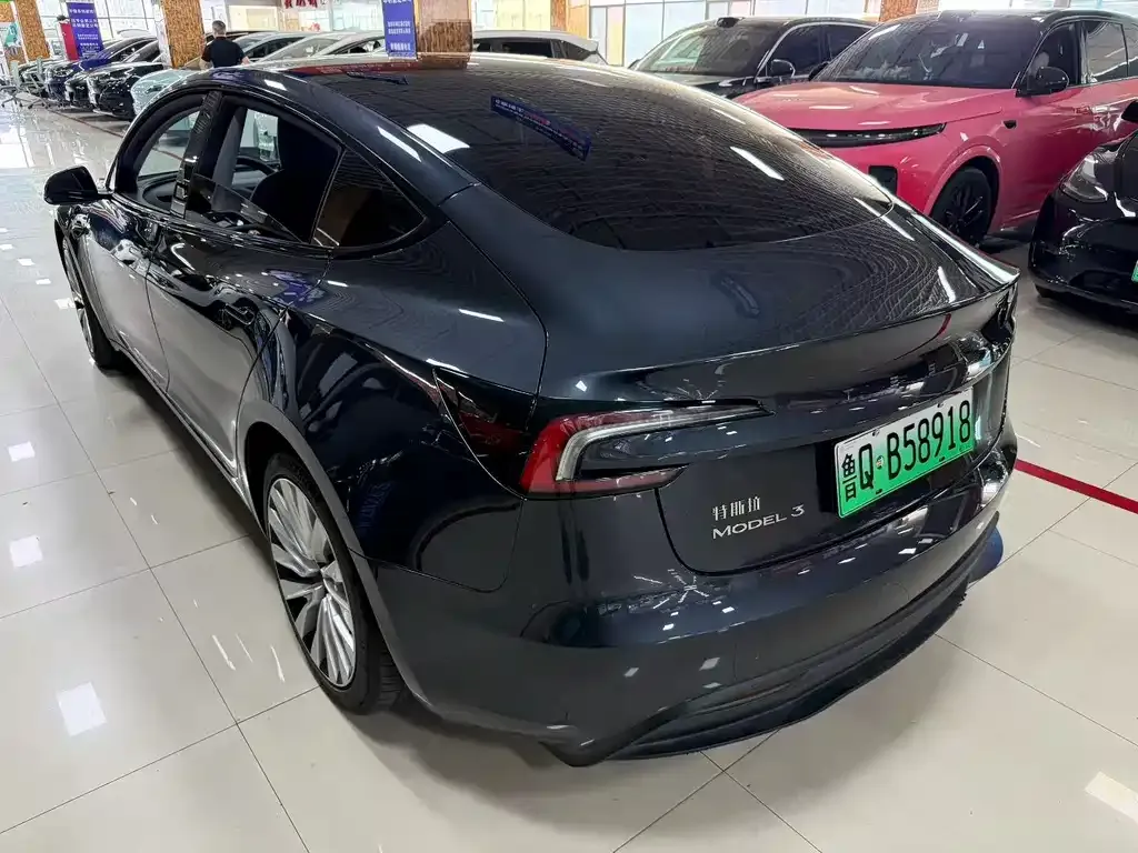 Tesla Model 3 — фото 3