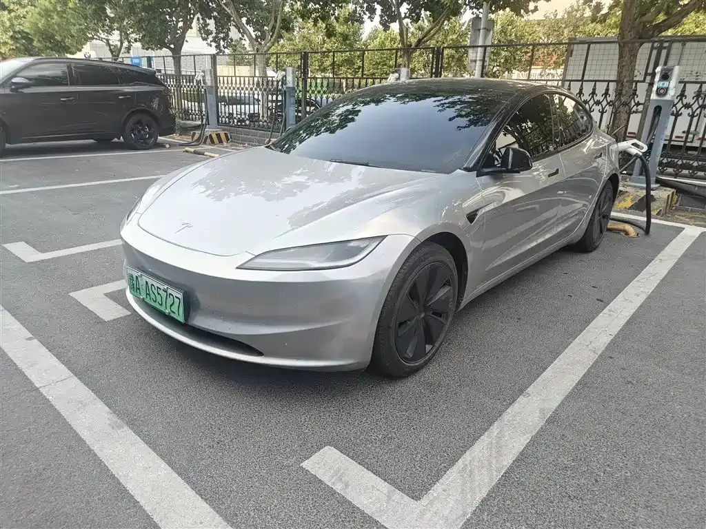 Tesla Model 3 — фото 1