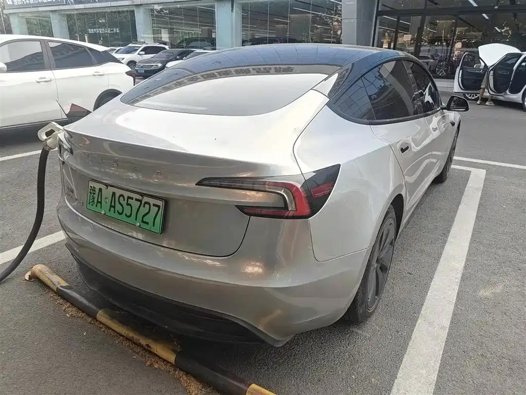 Tesla Model 3 — фото 5