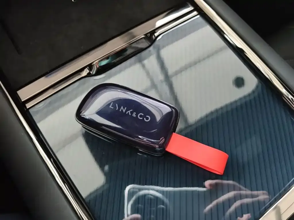 Lynk & Co 10 EM-P 2026 из CN, фото 5