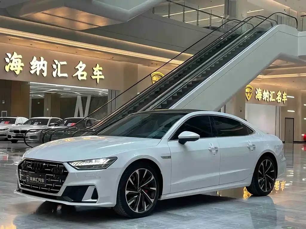 Audi A7L — фото 1