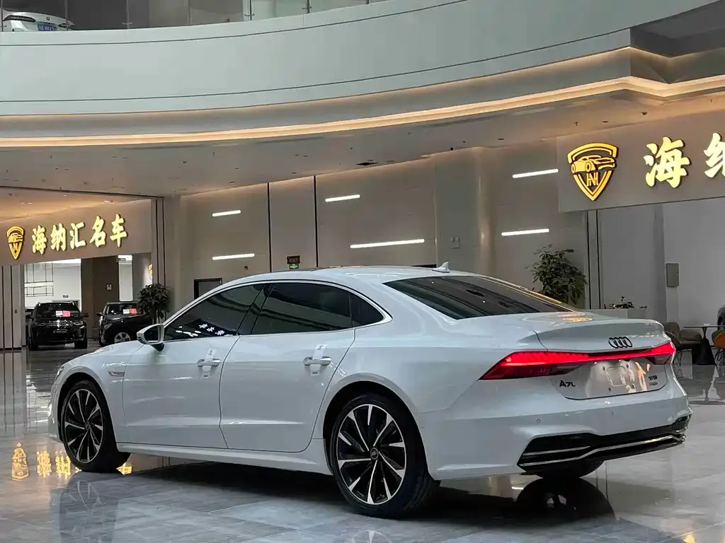 Audi A7L — фото 8