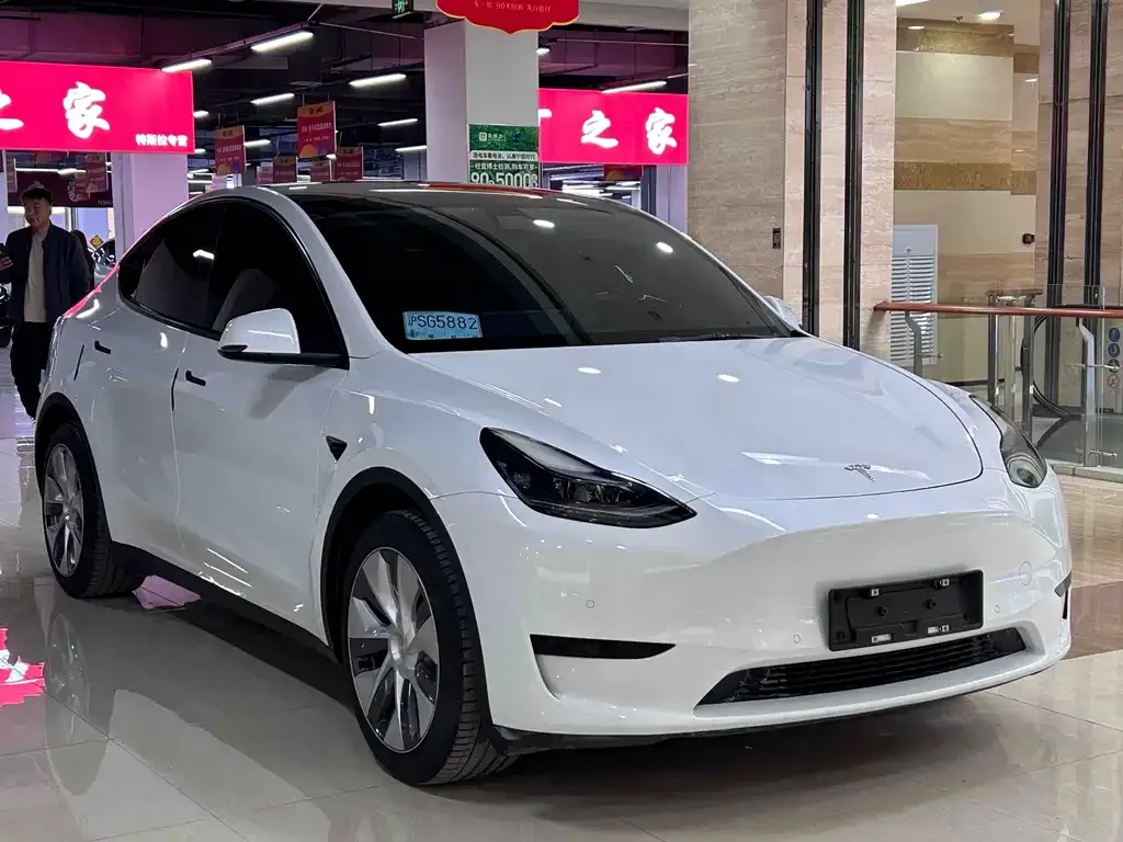 Tesla Model Y — фото 5