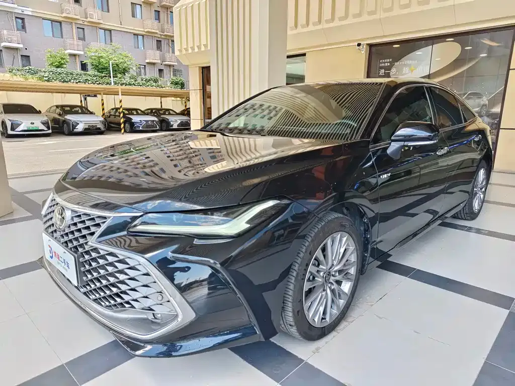 Toyota Avalon — фото 1