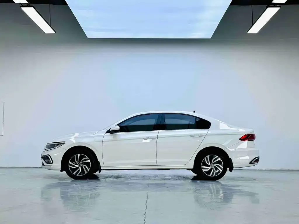 Volkswagen Bora 2023 из CN, фото 2