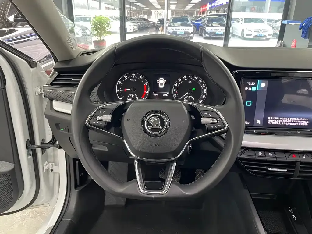 Skoda Octavia — фото 8