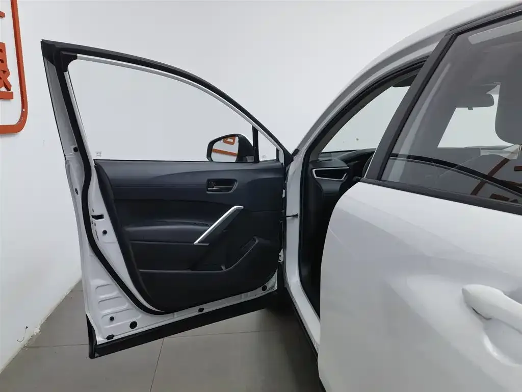 Toyota Corolla Cross 2024 из CN, фото 4