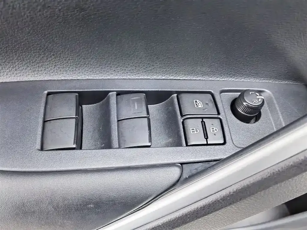 Toyota Corolla Cross 2024 из CN, фото 10