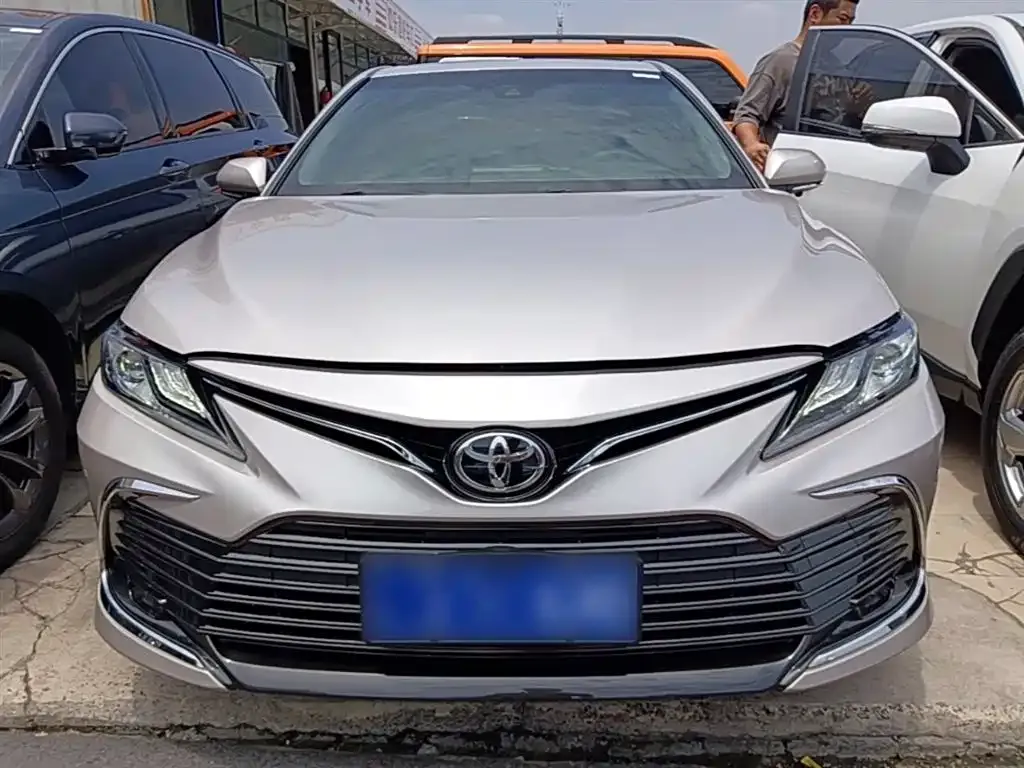 Toyota Camry — фото 10