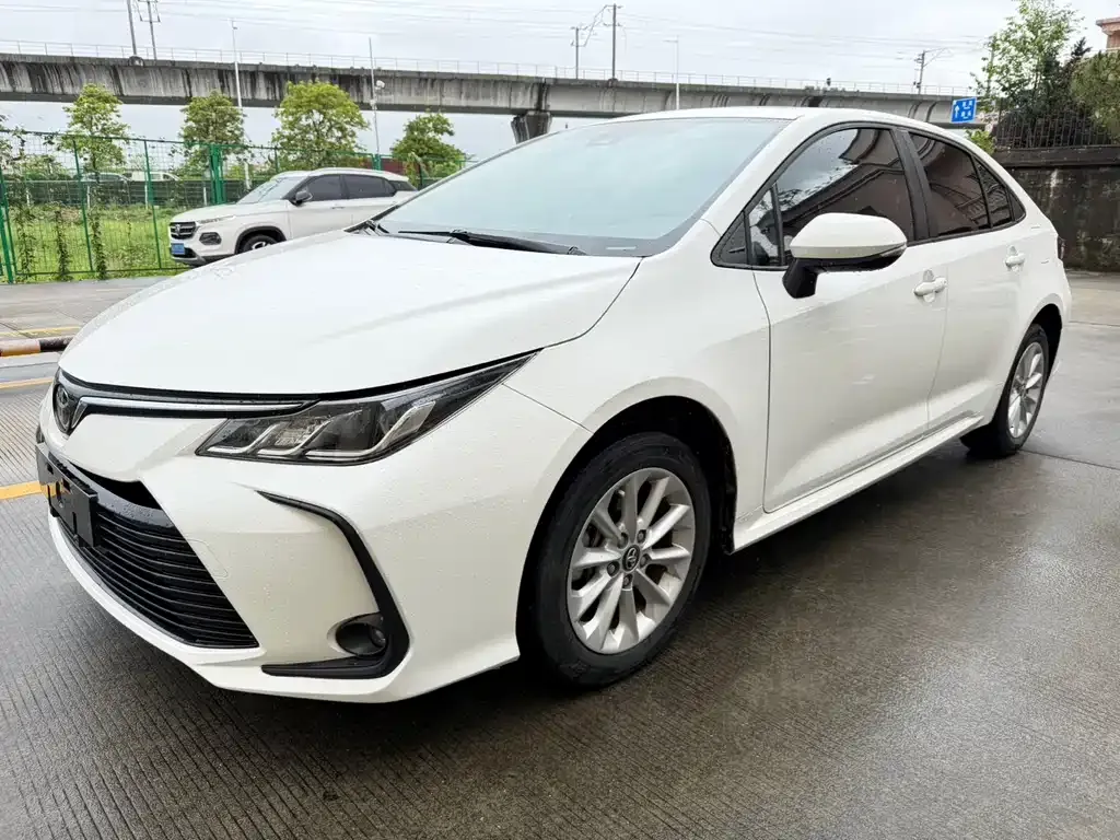 Toyota Corolla — фото 1