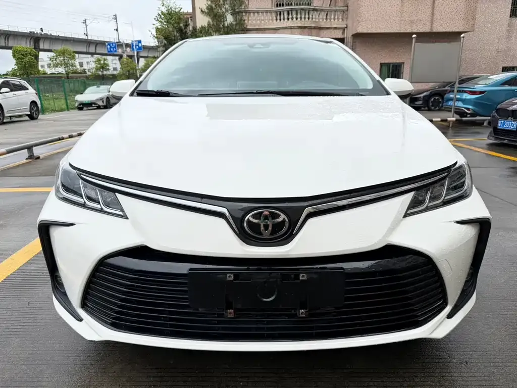 Toyota Corolla — фото 7