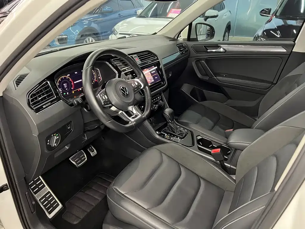 Volkswagen Tiguan L — фото 7