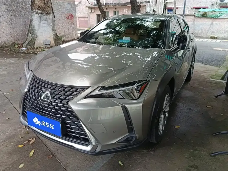 Lexus UX — фото 1