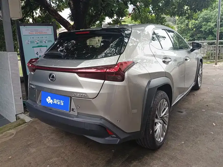 Lexus UX — фото 9