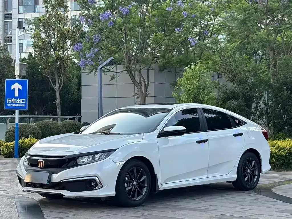 Honda Civic — фото 1