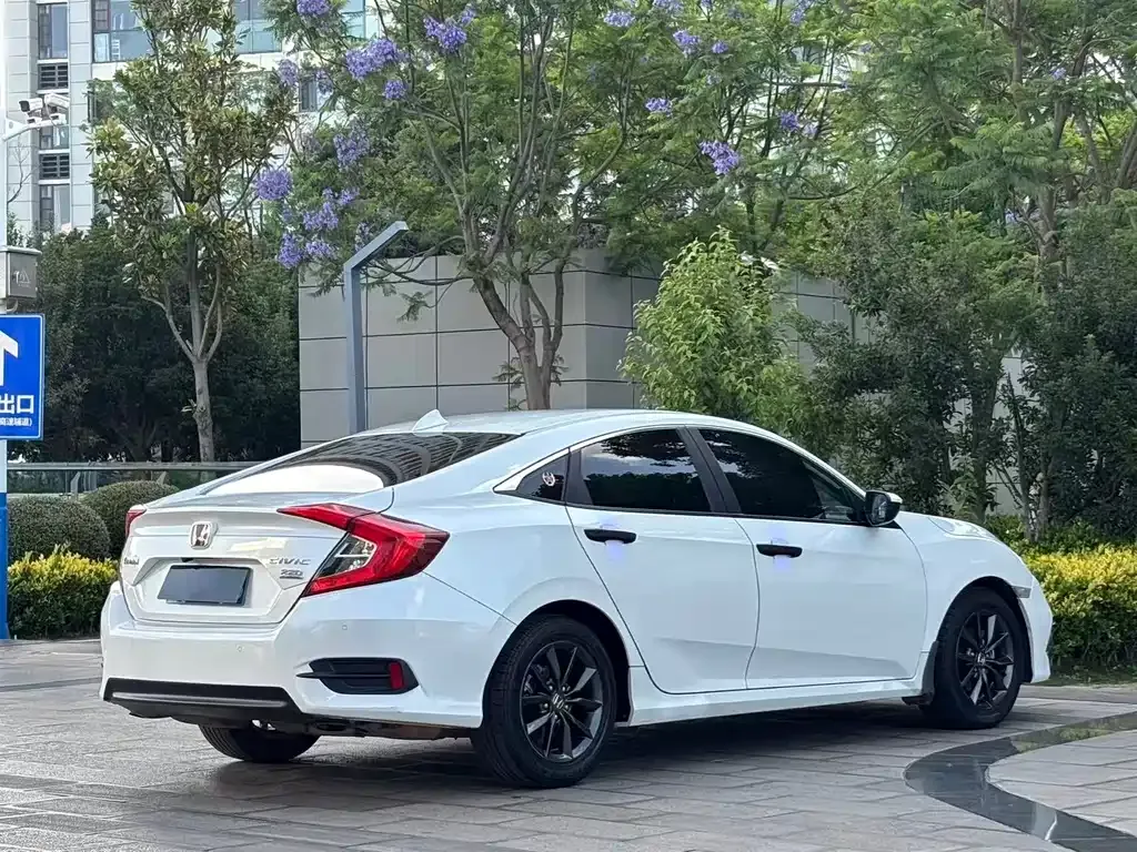 Honda Civic — фото 10