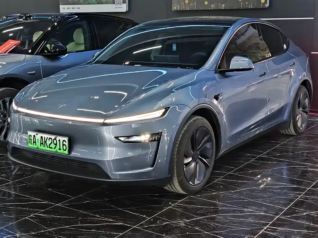 Tesla Model Y — фото 1