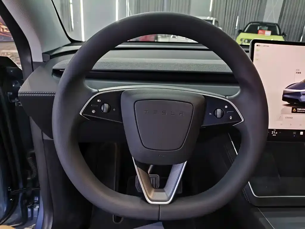 Tesla Model Y — фото 5