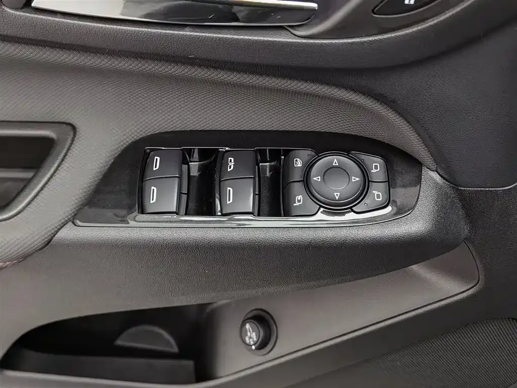 Chevrolet Equinox 2023 из CN, фото 9