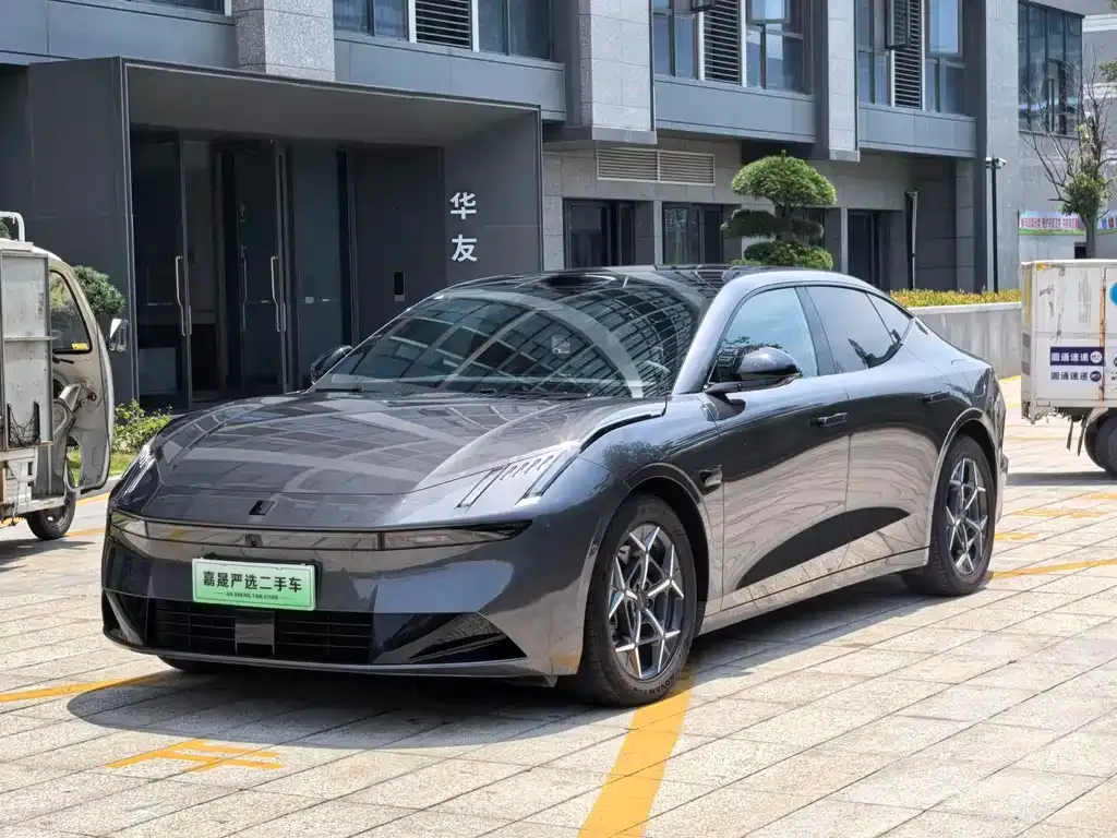 Lynk & Co 10 EM-P