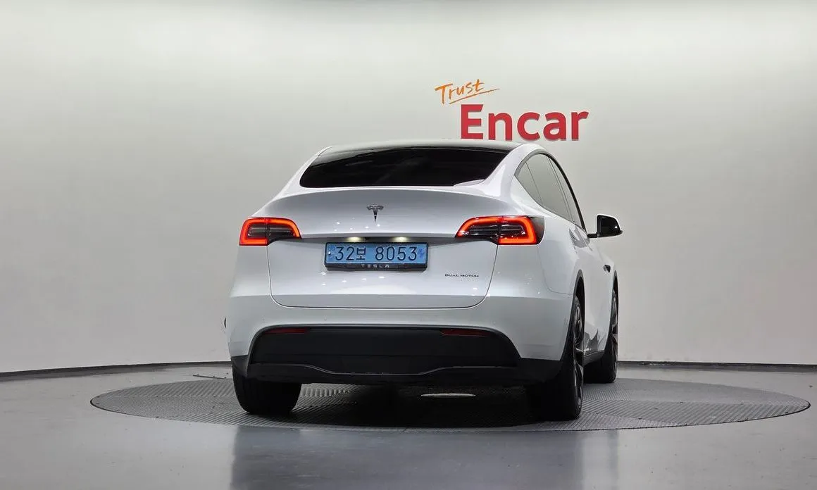 Tesla Model Y — фото 8