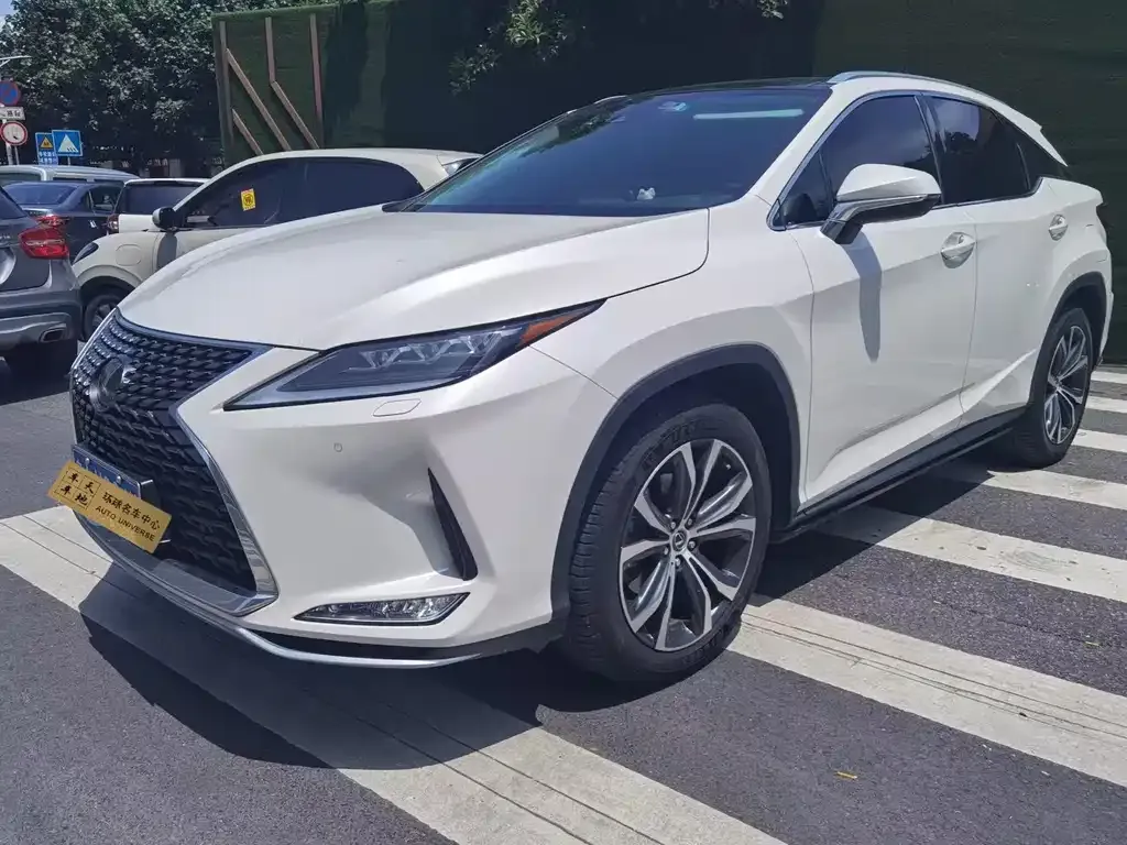 Lexus RX — фото 1