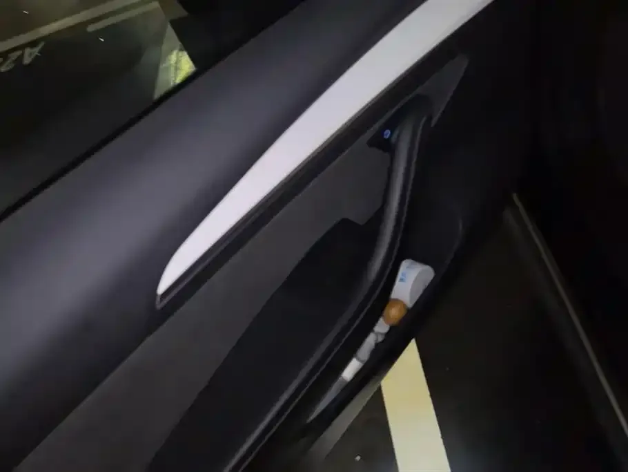 Tesla Model 3 — фото 3