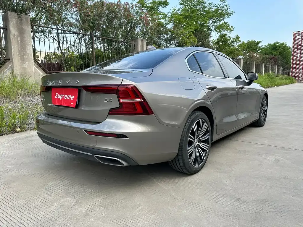 Volvo S60 — фото 9