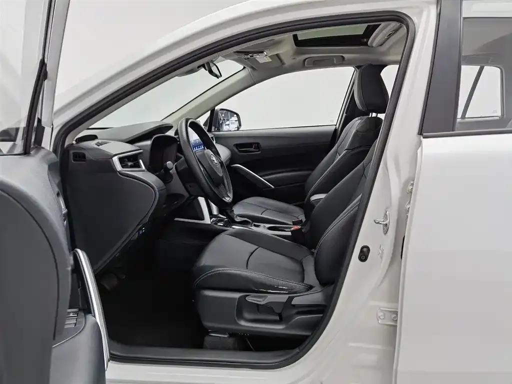 Toyota Corolla Cross 2023 из CN, фото 10