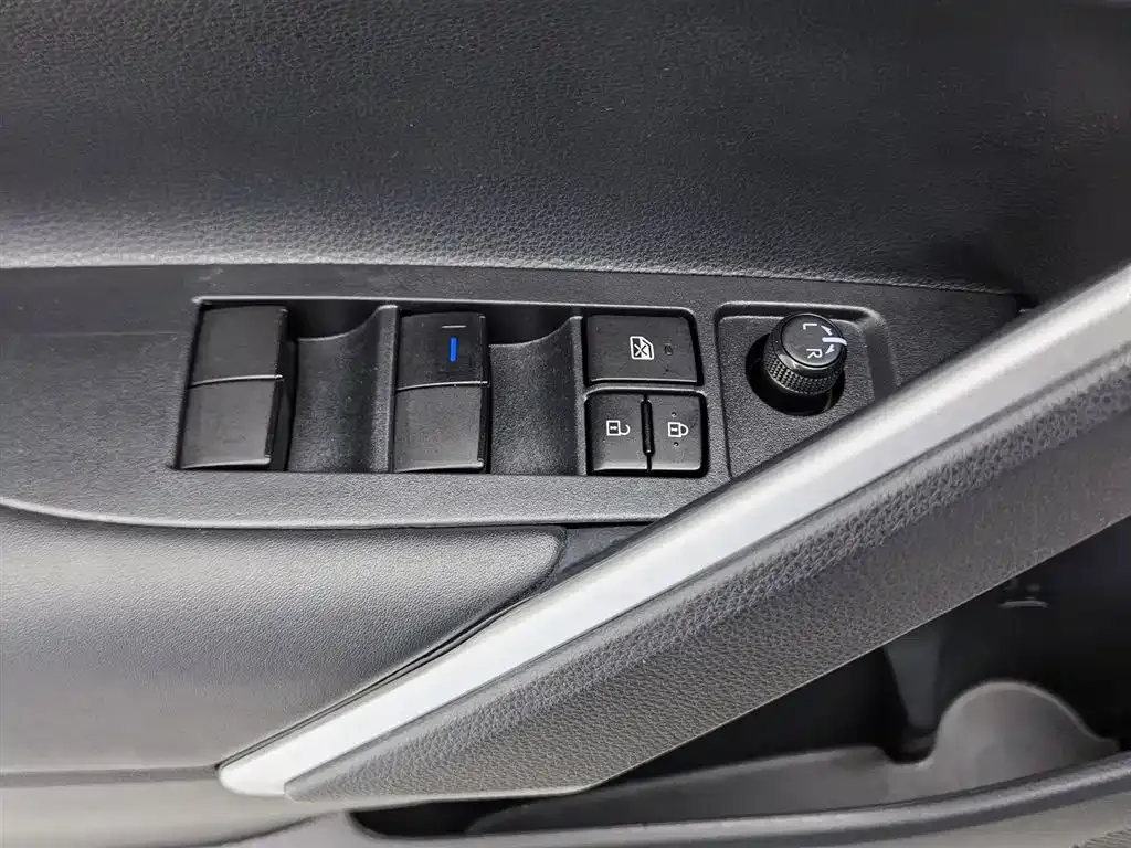 Toyota Corolla Cross 2023 из CN, фото 9