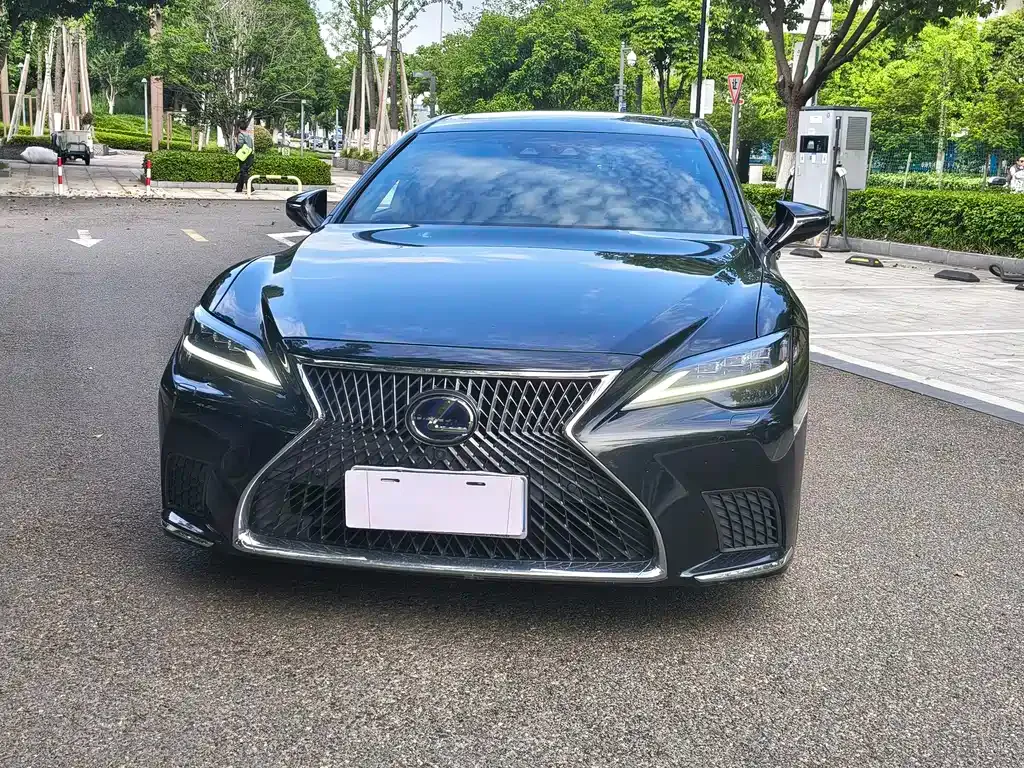 Lexus LS — фото 9
