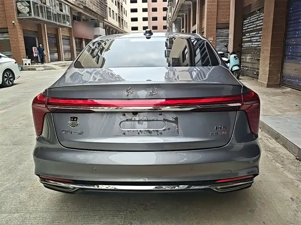 Hongqi H5 — фото 3