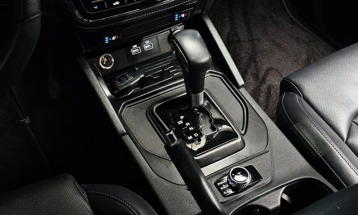 KG Mobility (Ssangyong) Rexton — фото 4
