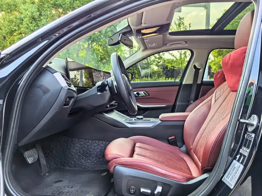 BMW 3 Series 2023 из CN, фото 4