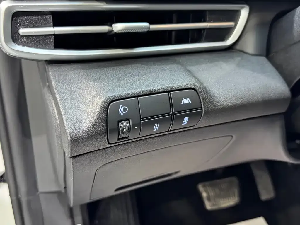 Hyundai Elantra — фото 8