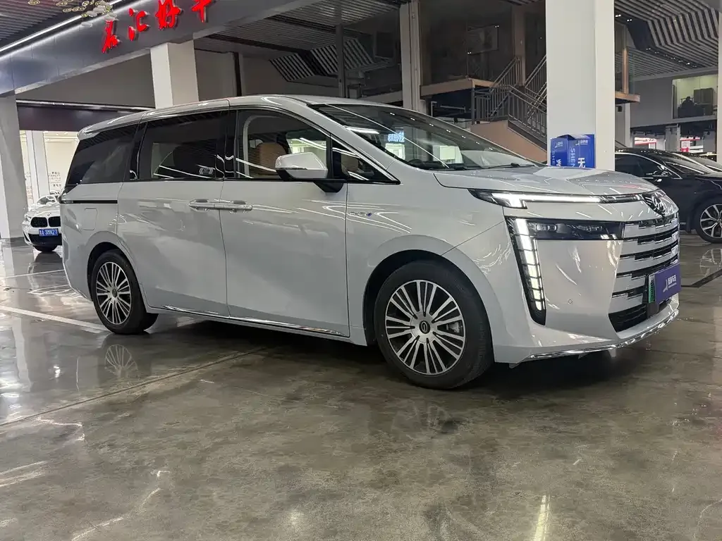 GAC Motor 传祺E8 PHEV — фото 8