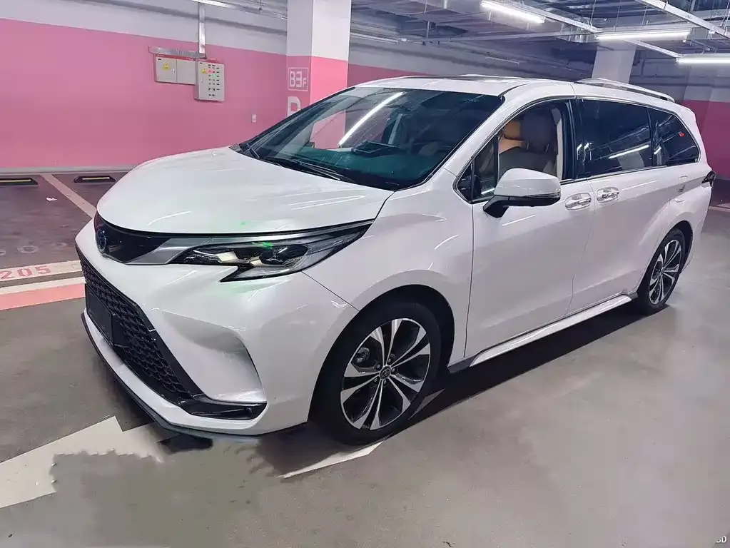 Toyota Granvia — фото 1