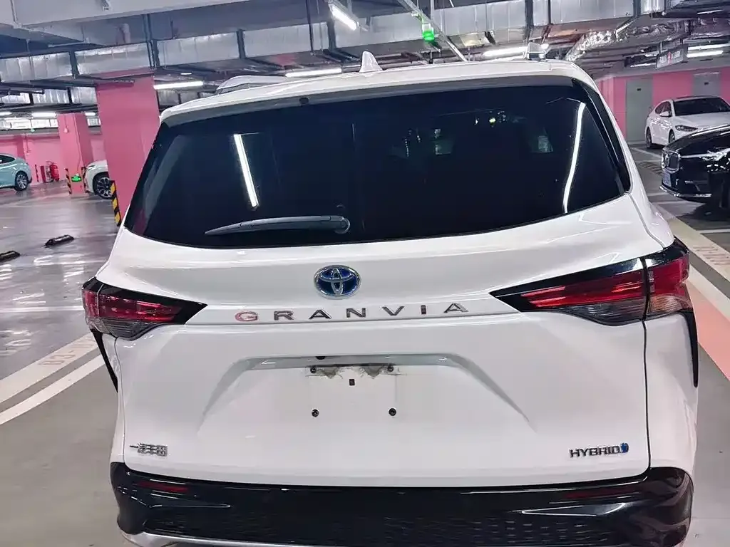 Toyota Granvia — фото 9