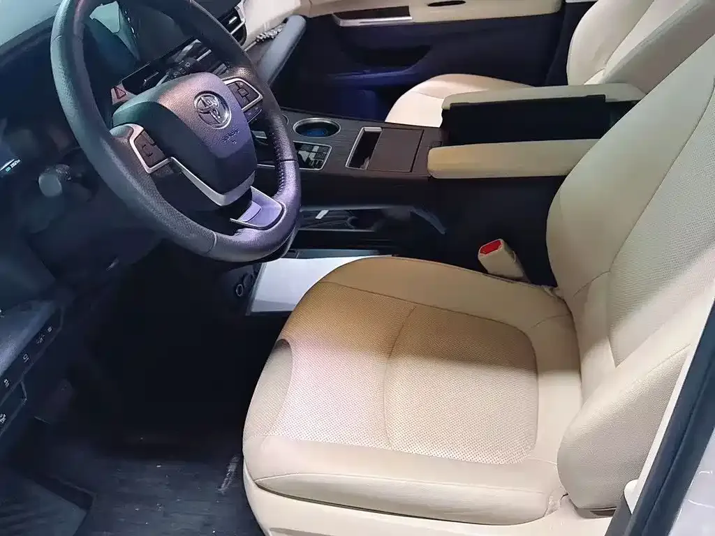 Toyota Granvia — фото 8