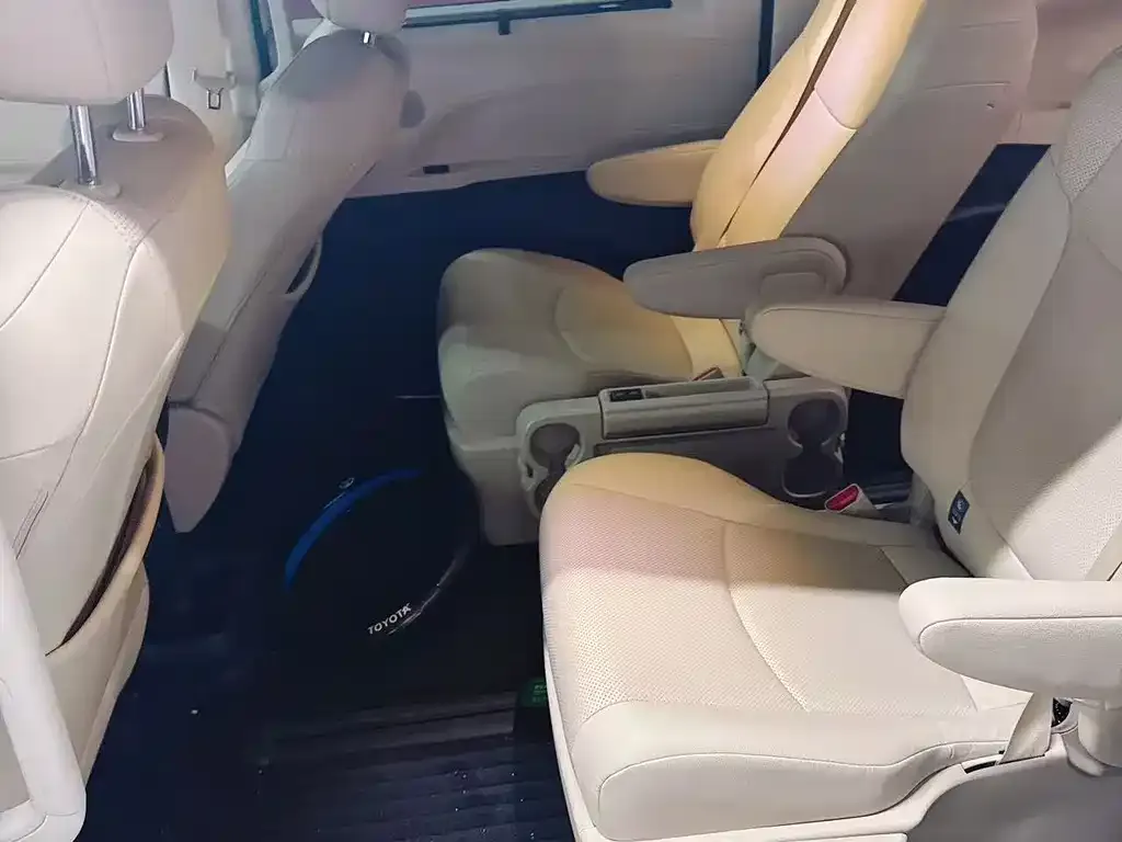 Toyota Granvia — фото 4