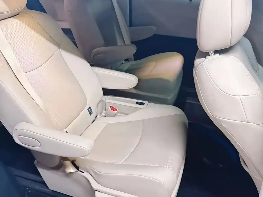 Toyota Granvia — фото 7