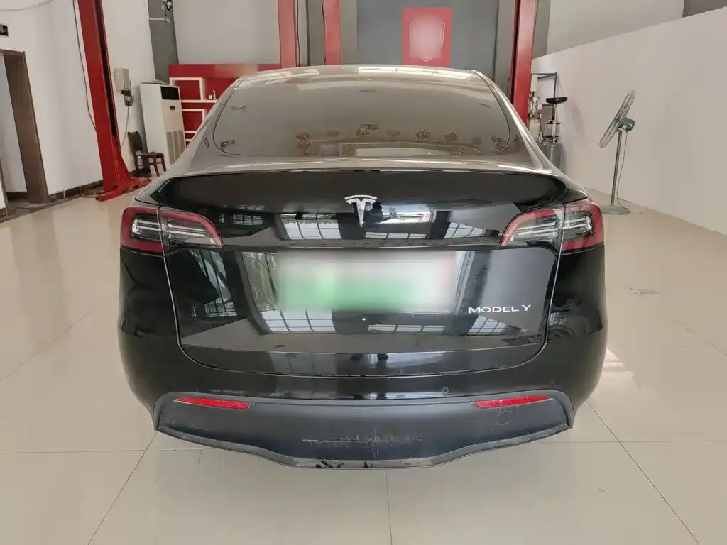 Tesla Model Y — фото 4