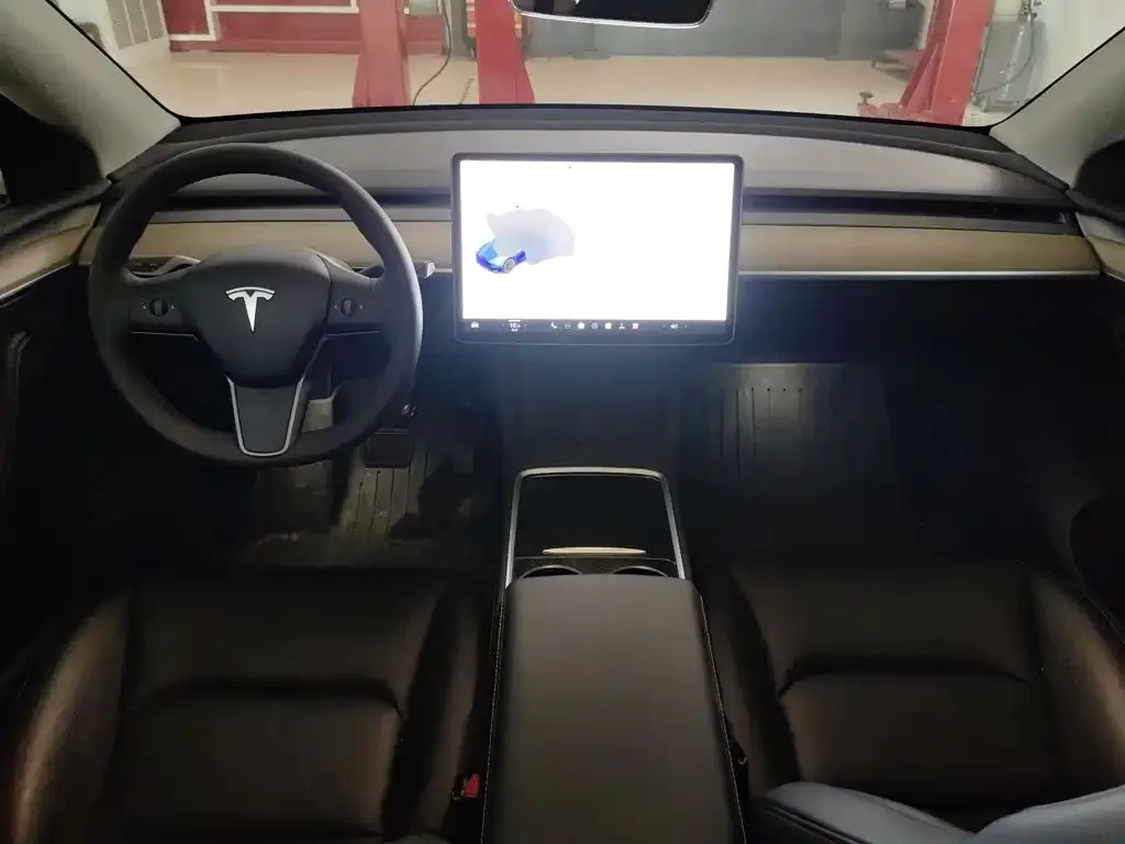 Tesla Model Y — фото 5